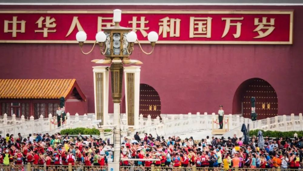 而《除暴》作为今年唯一警匪电影，正是以此为背景，讲述90年代内地第一悍匪覆灭记